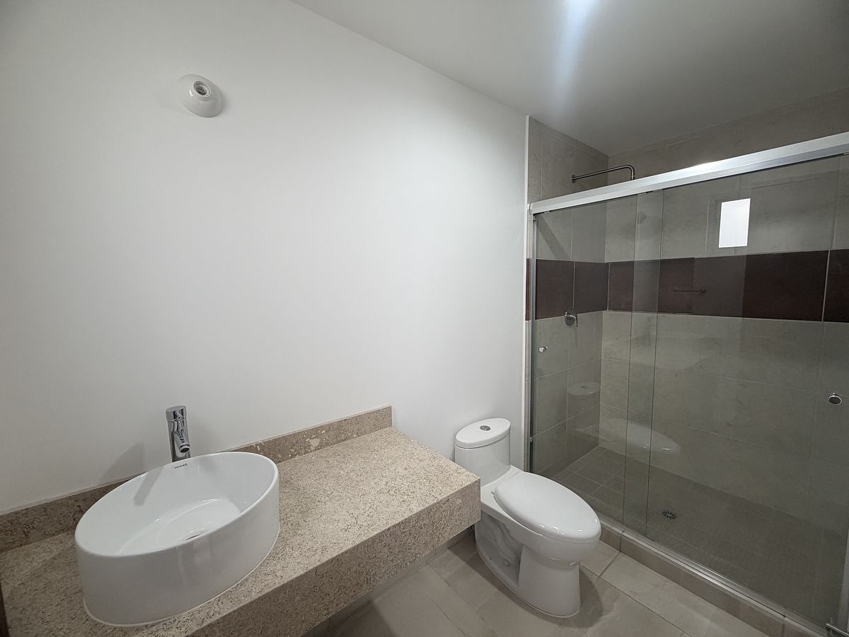 8 de 28: BAÑO RECÁMARA PRINCIPAL