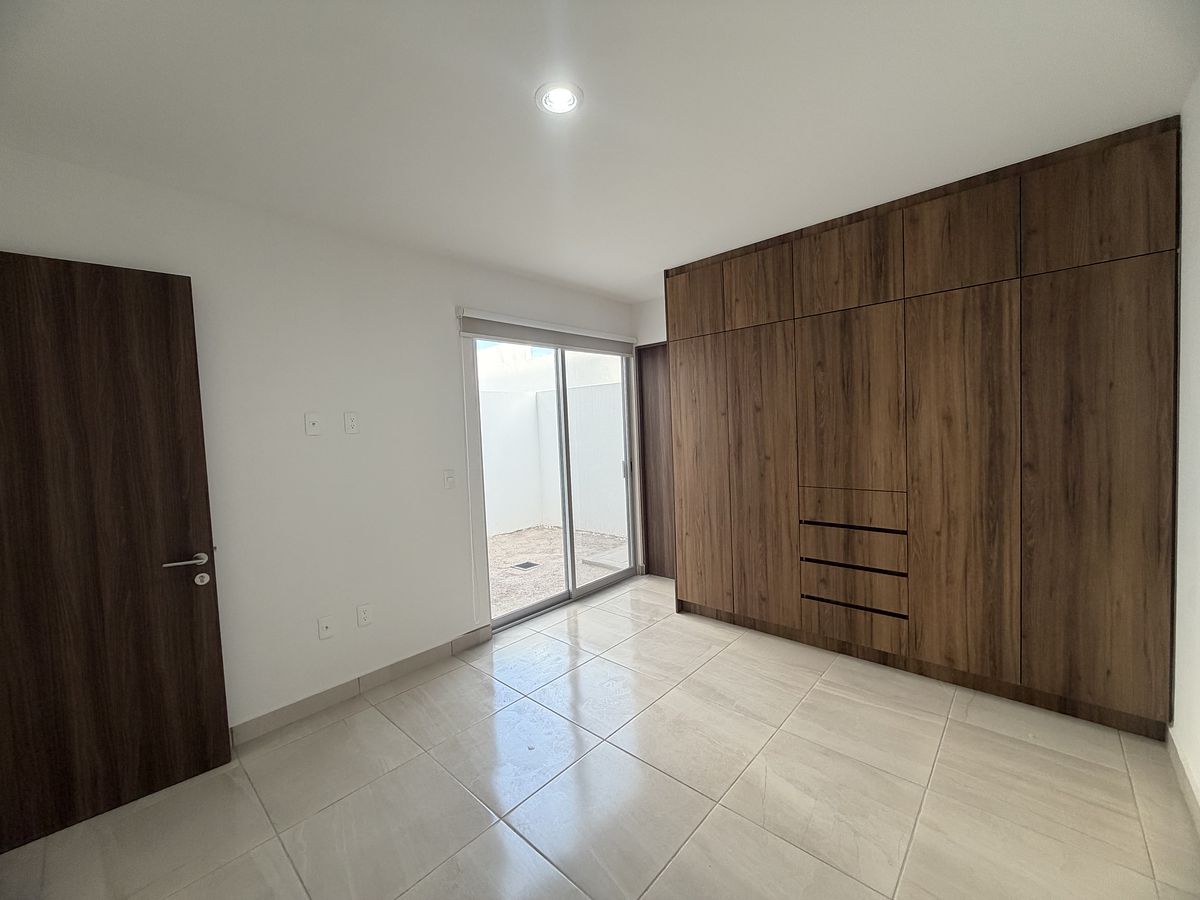 9 de 28: RECÁMARA PRINCIPAL