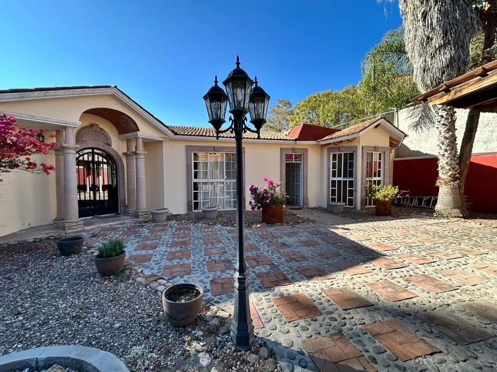 Price Reduced! Single-Story Furnished Home for Sale in Villa de los Frailes - Image 4