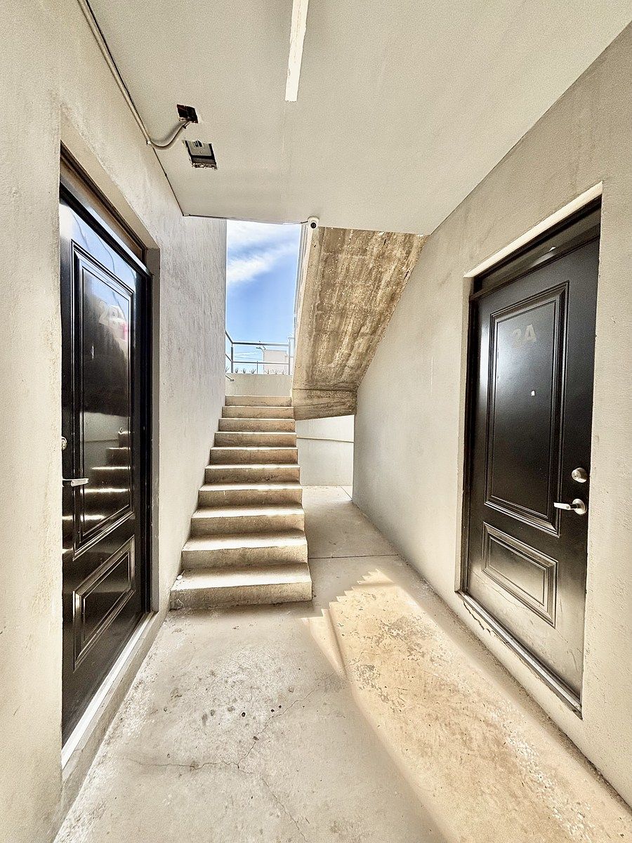 8 of 37: Acceso a Planta alta