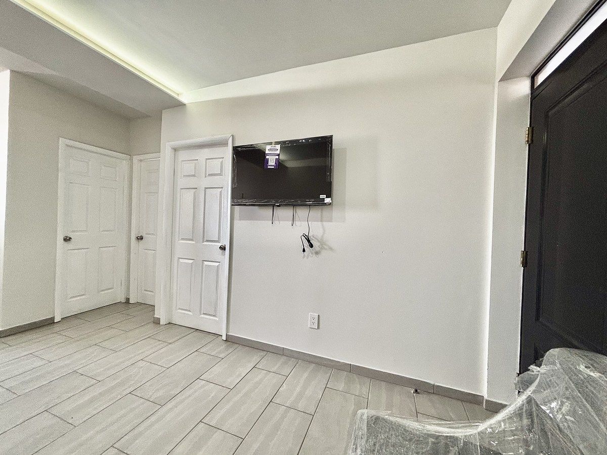 23 de 37: 2 recámaras al fondo y baño completo.