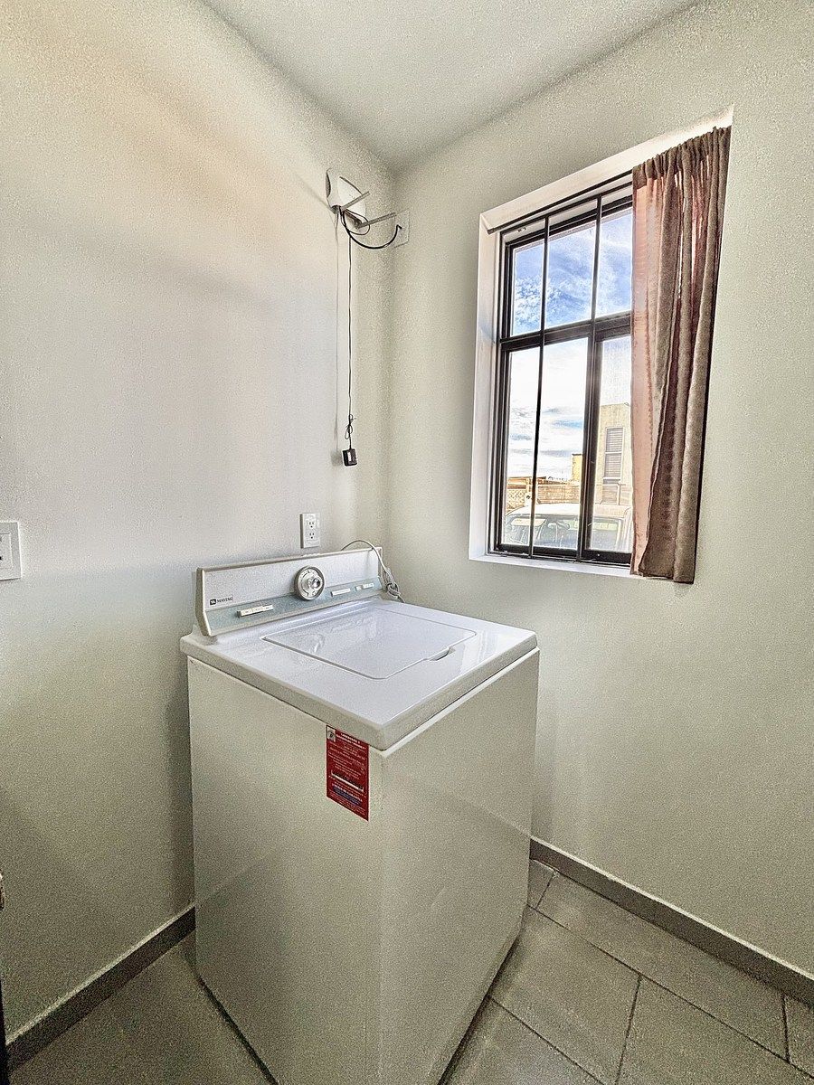 25 de 37: Equipado con lavadora