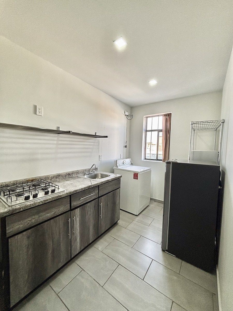 22 de 37: Cocineta y área de lavado