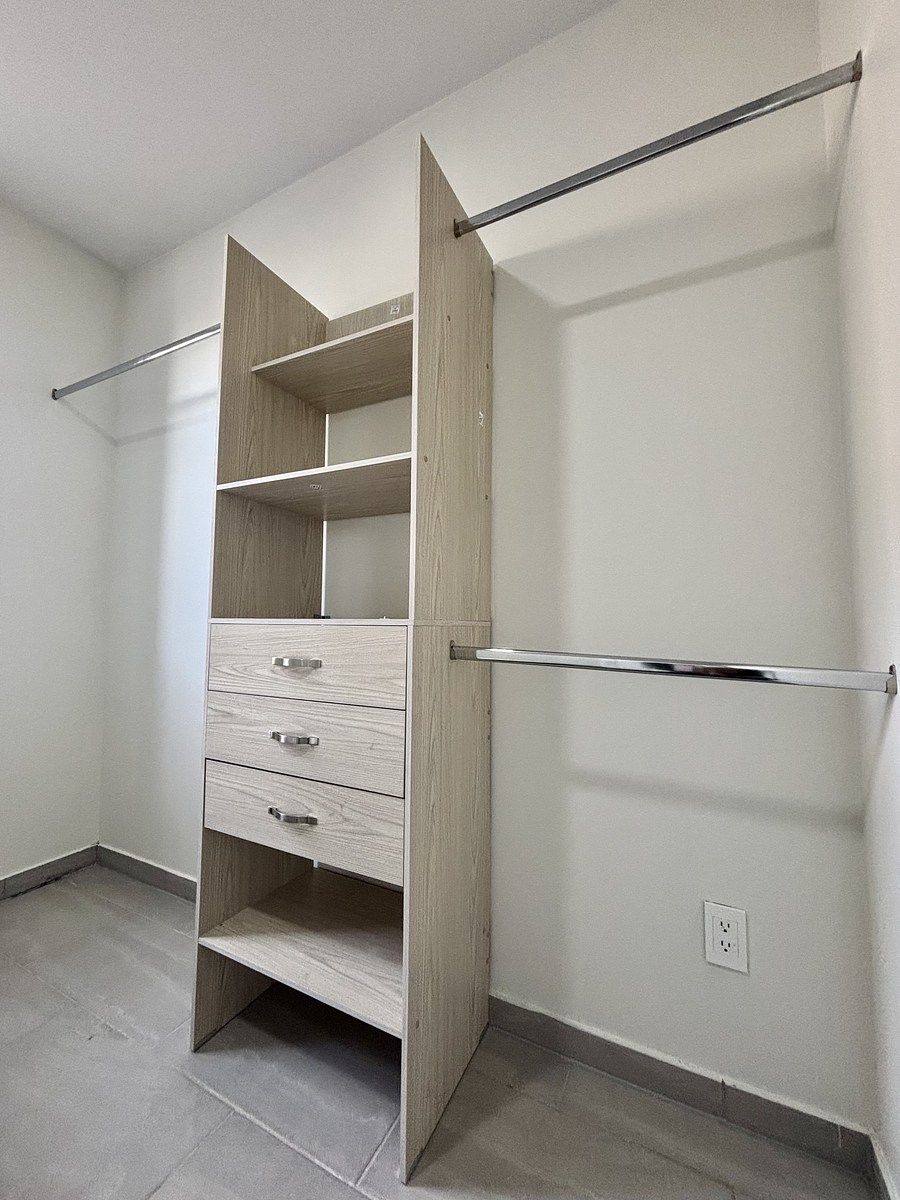 31 of 37: Clóset en recámara 2