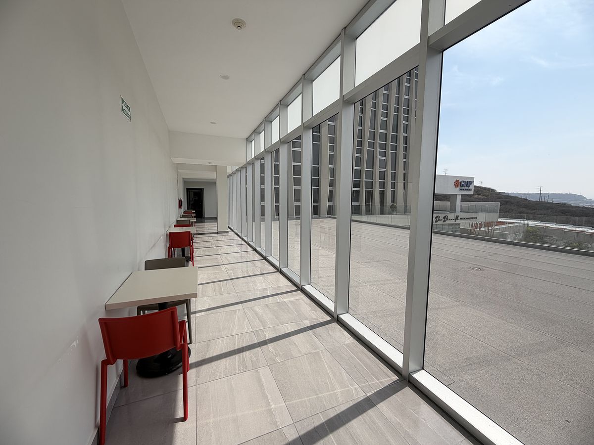 13 de 17: AREA COMEDOR 2