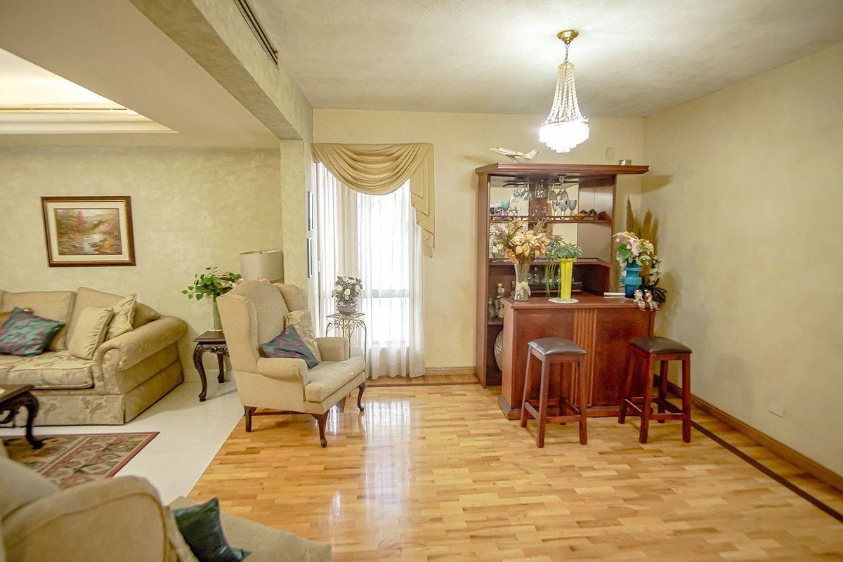 10 de 42: Sala- área de bar