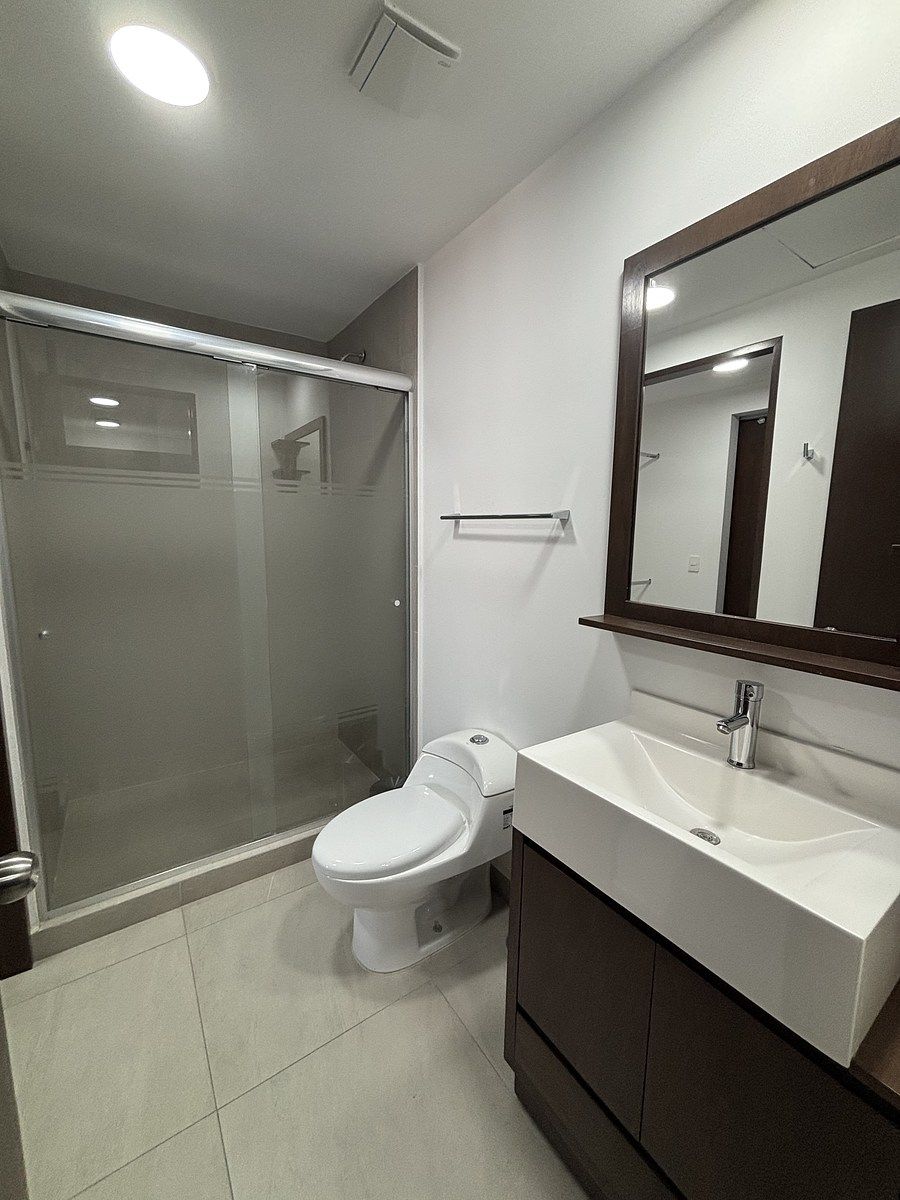 5 of 23: Baño Completo