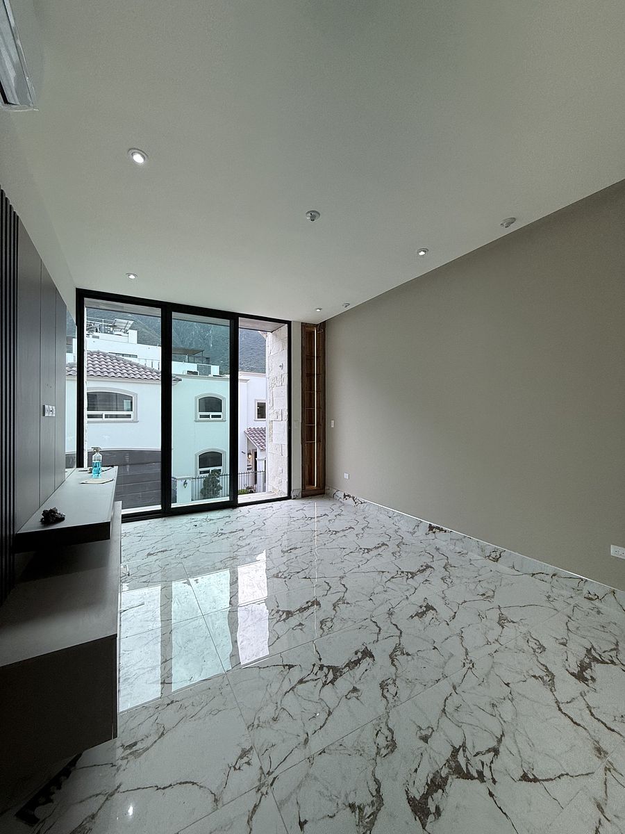 13 de 26: Rec. Principal con balcon