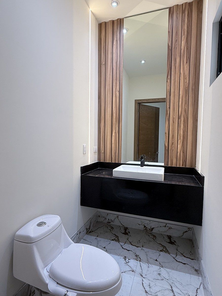 4 de 40: Baño de visitas