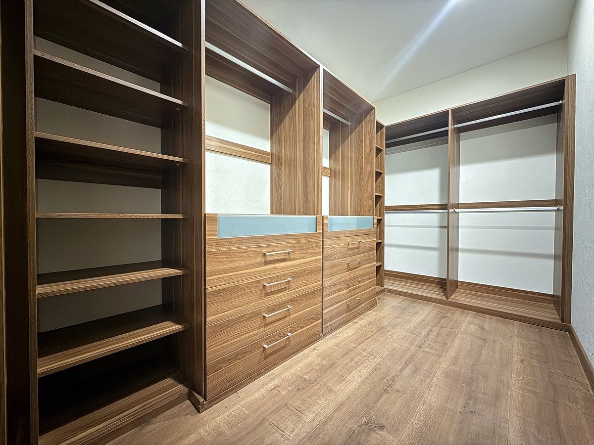 12 de 16: Vestidor principal