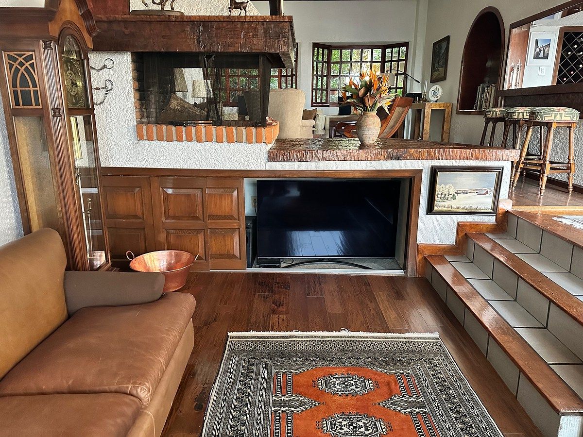 6 of 17: Family Room