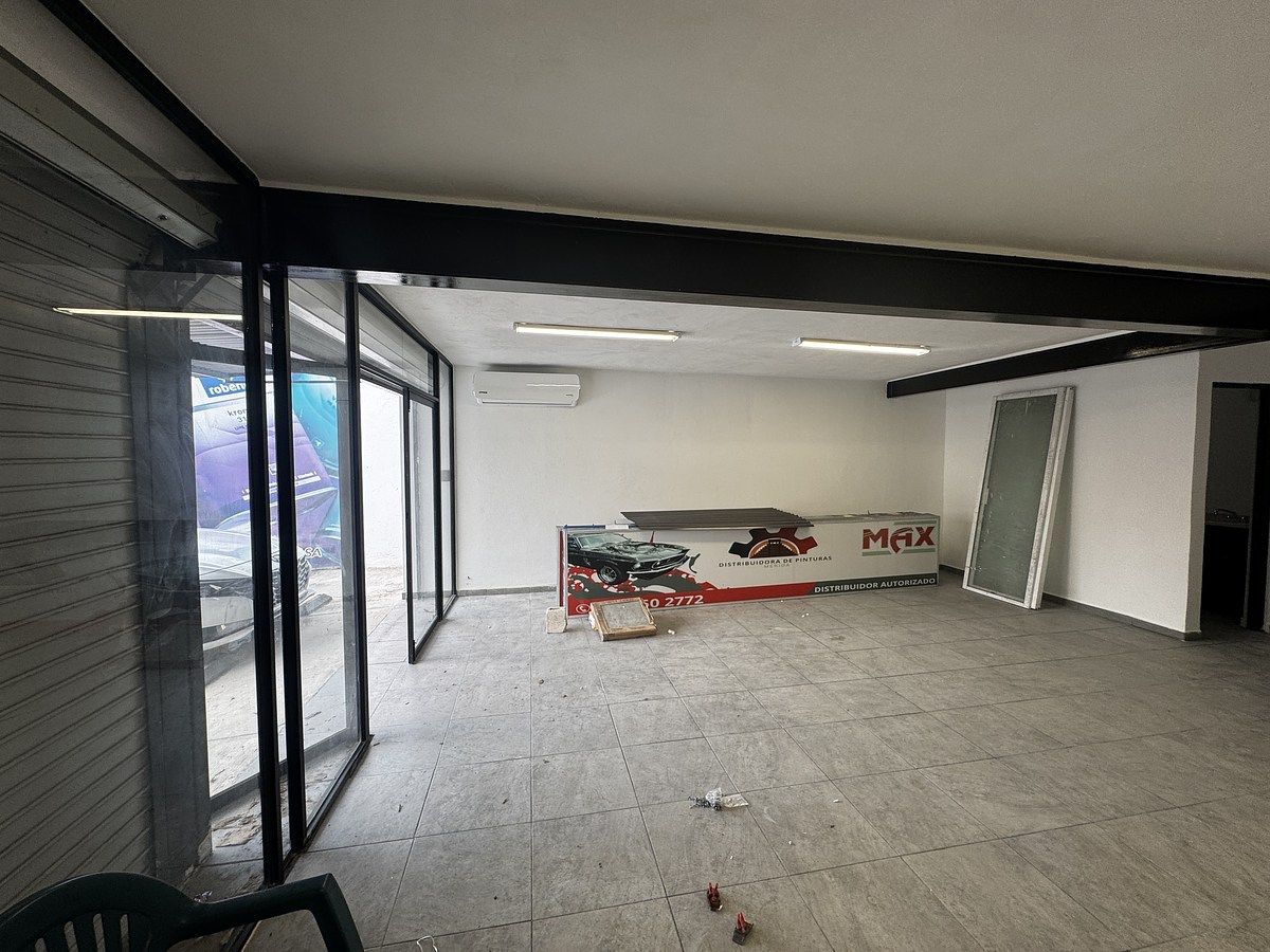 3 of 21: LOCAL PLANTA BAJA