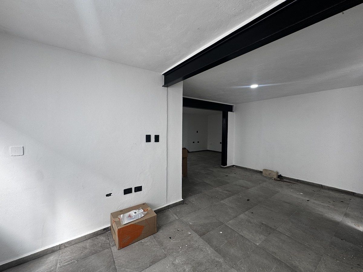 7 of 21: recepción área oficinas