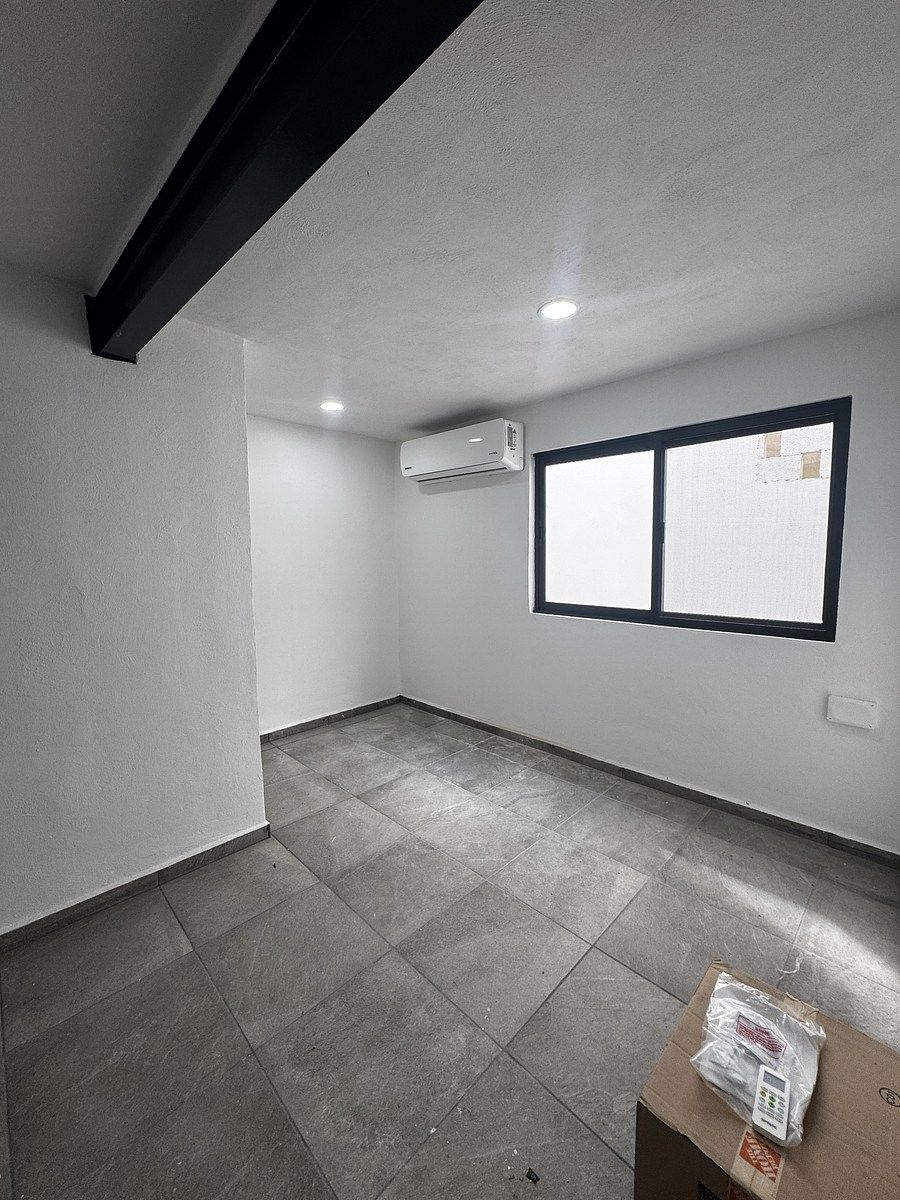 8 of 21: recepción área oficinas