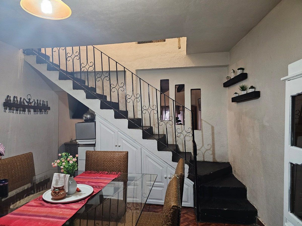 6 de 18: Escalera a segundo nivel