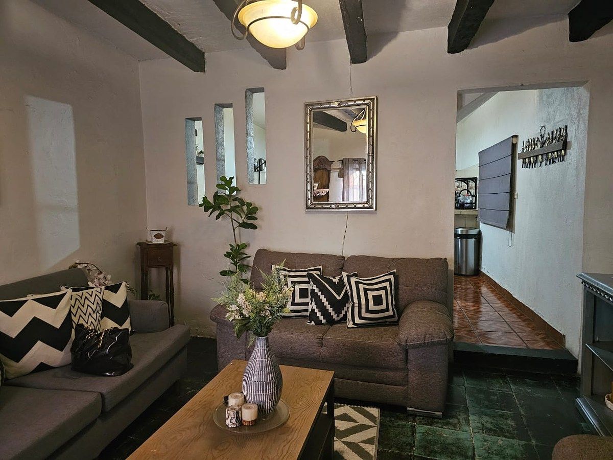 2 de 18: Sala  hacia cocina