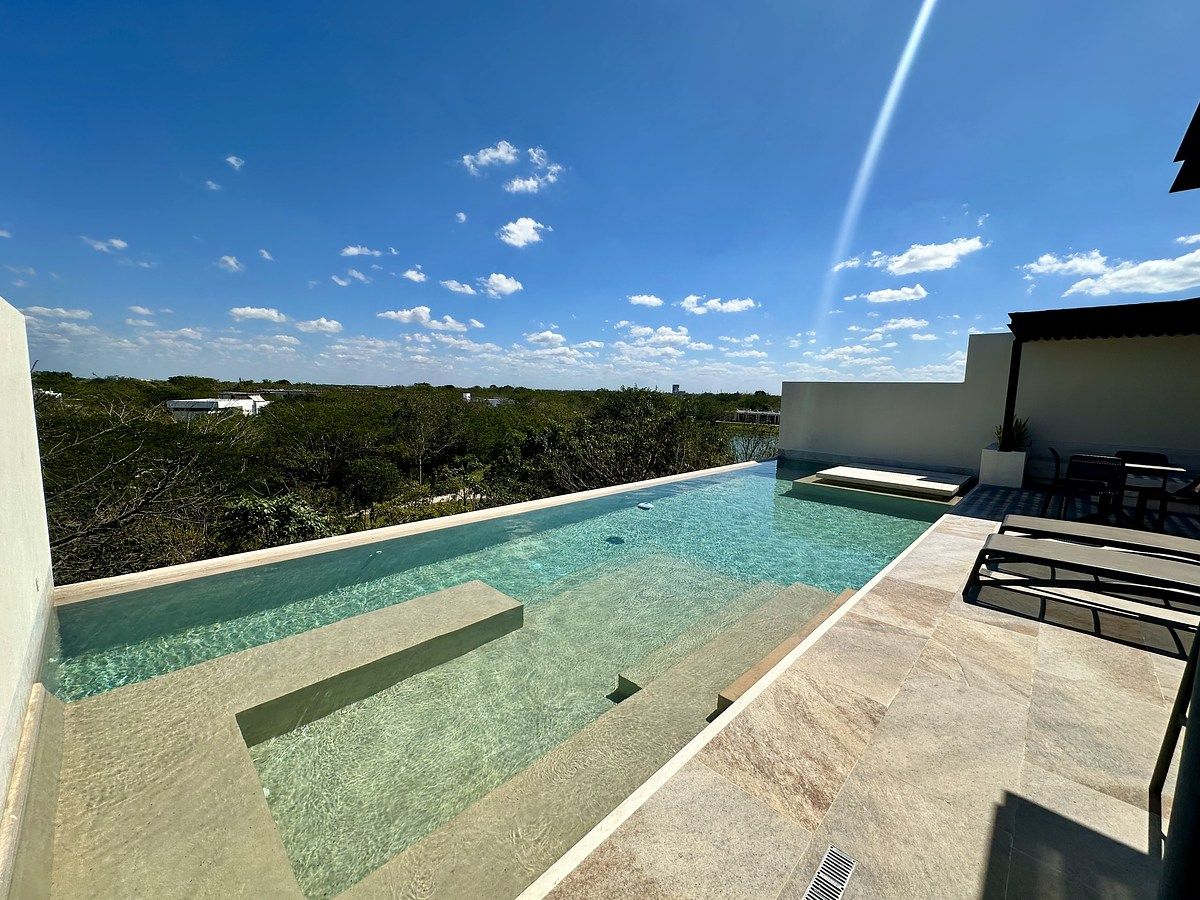 34 of 48: Alberca roof top