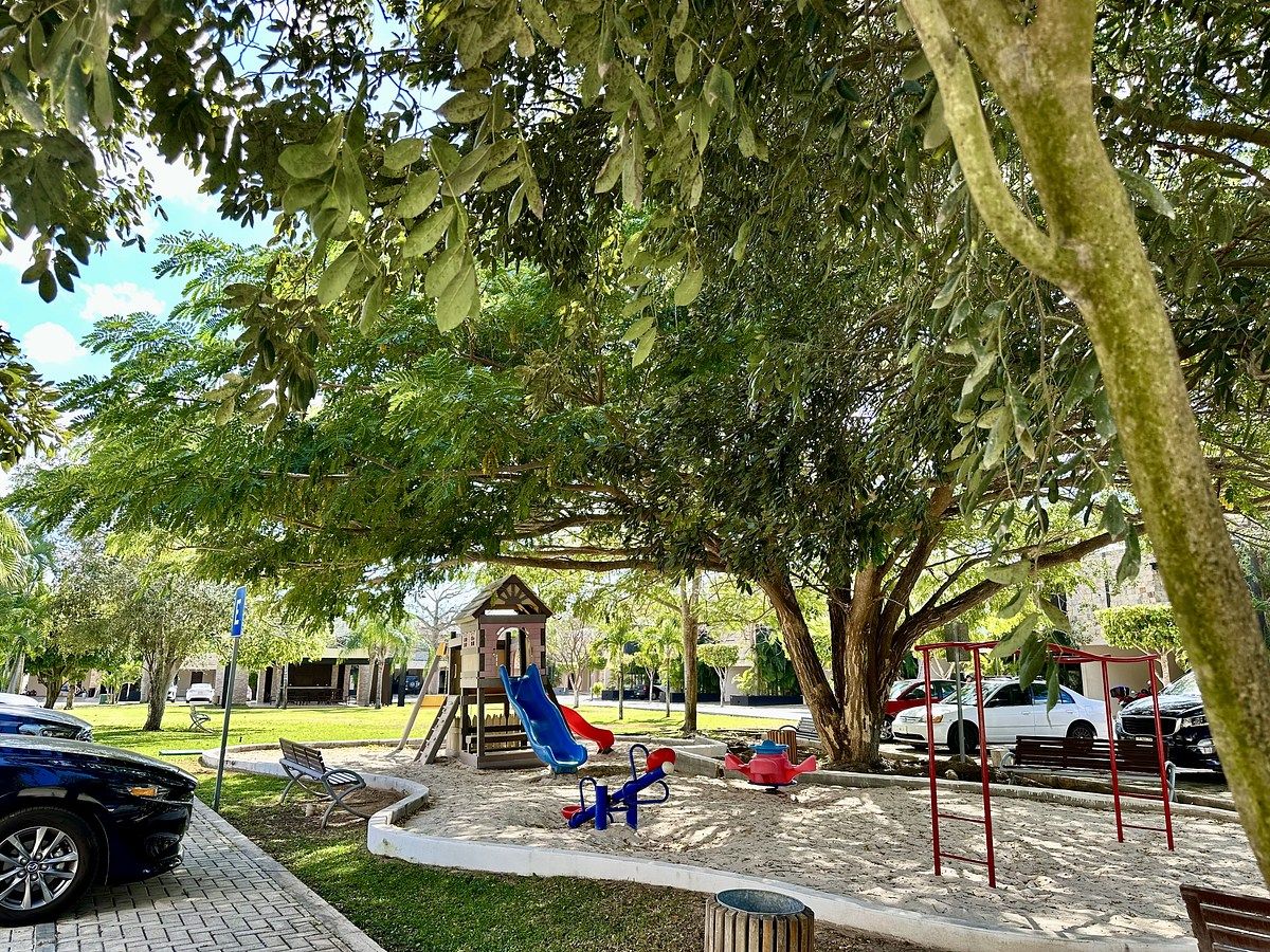 41 of 48: area de juegos