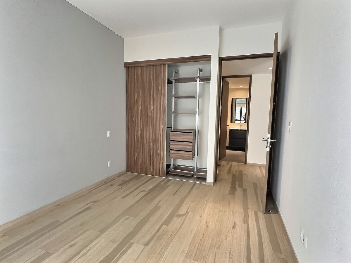 11 de 12: Recámara con closet de pared