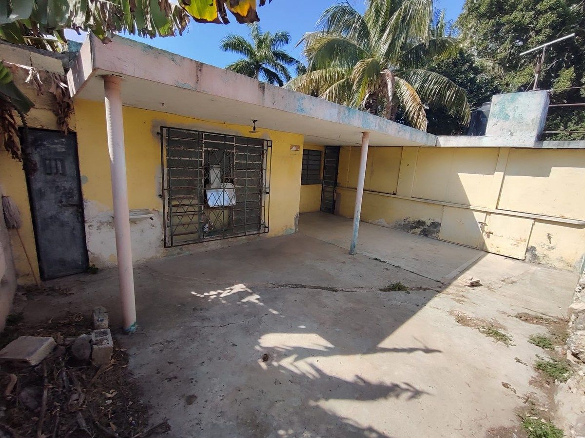 2 of 21: terraza del frente