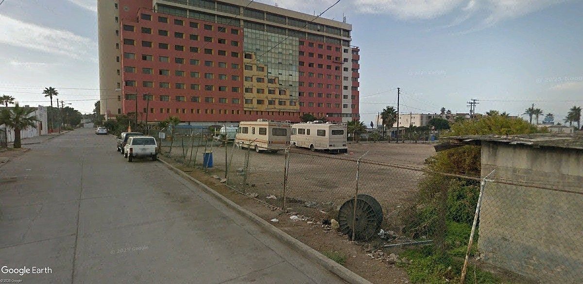 LAND FOR SALE IN DOWNTOWN PLAYAS ROSARITO - foto 2