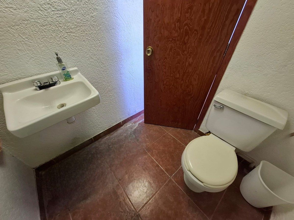 7 of 12: Baño privado