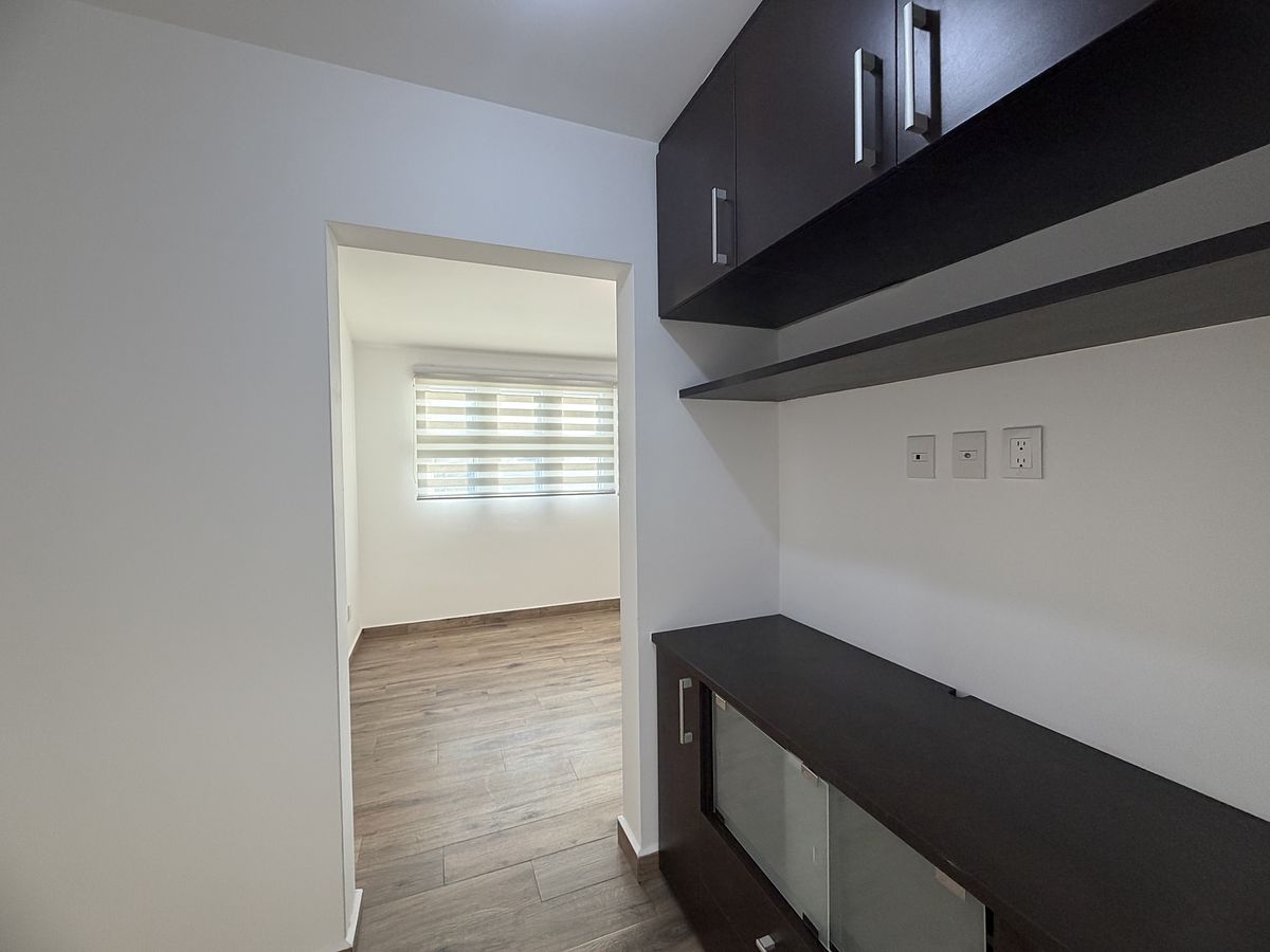 15 de 28: RECIBIDOR RECÁMARA PRINCIPAL