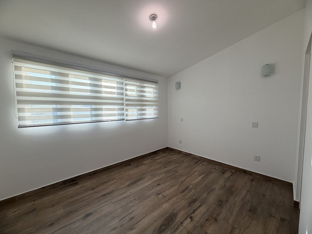 16 de 28: RECÁMARA PRINCIPAL