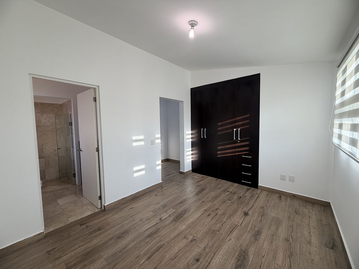 18 de 28: RECÁMARA PRINCIPAL