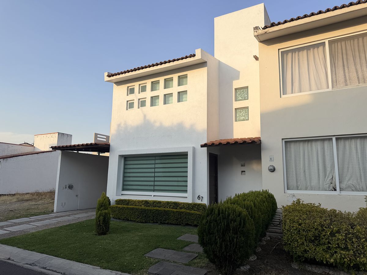 28 de 28: FACHADA PRINCIPAL