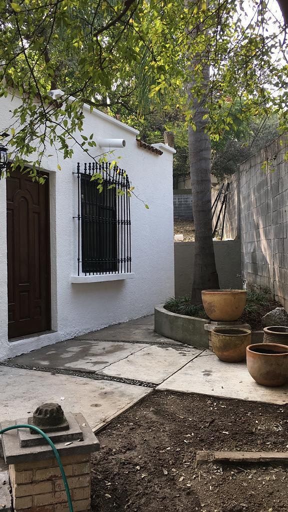 1 de 10: Entrada al loft/despacho