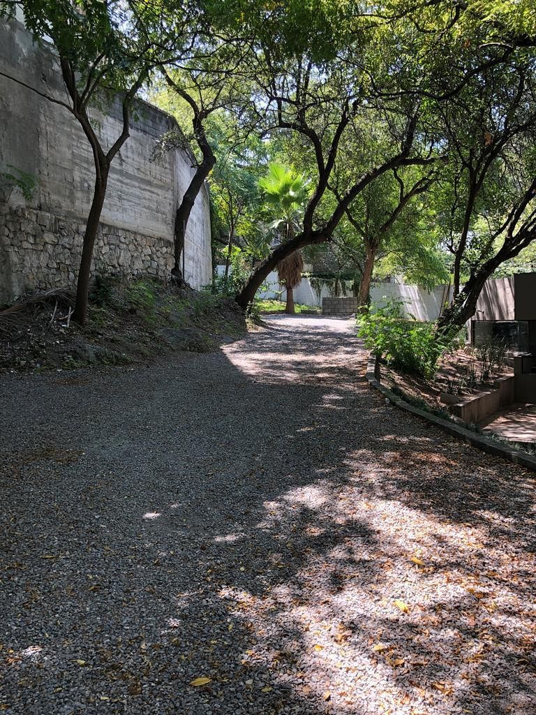 3 de 10: Terreno para estacionarse