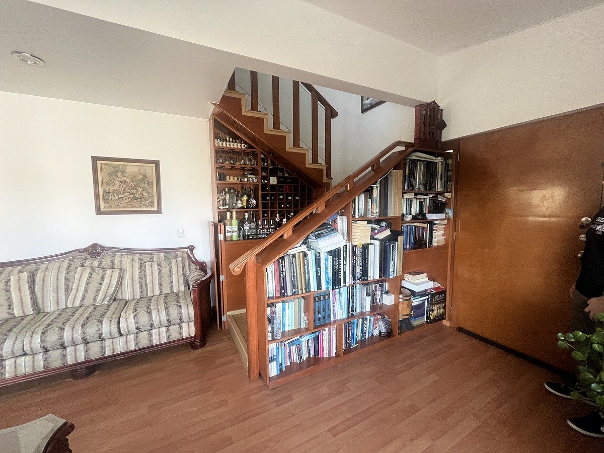 13 de 20: escalera para subir al salon de juegos