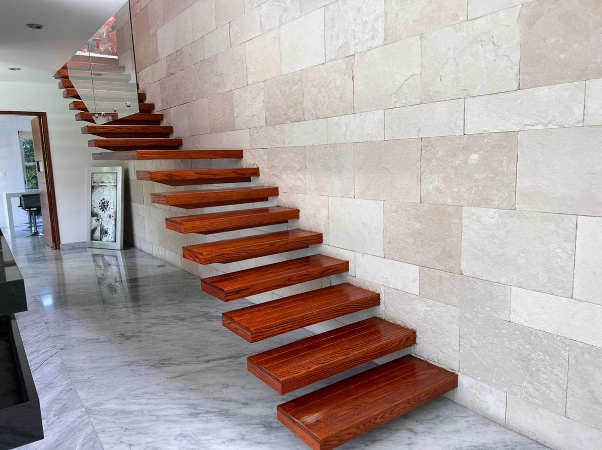 19 de 34: Escaleras voladas