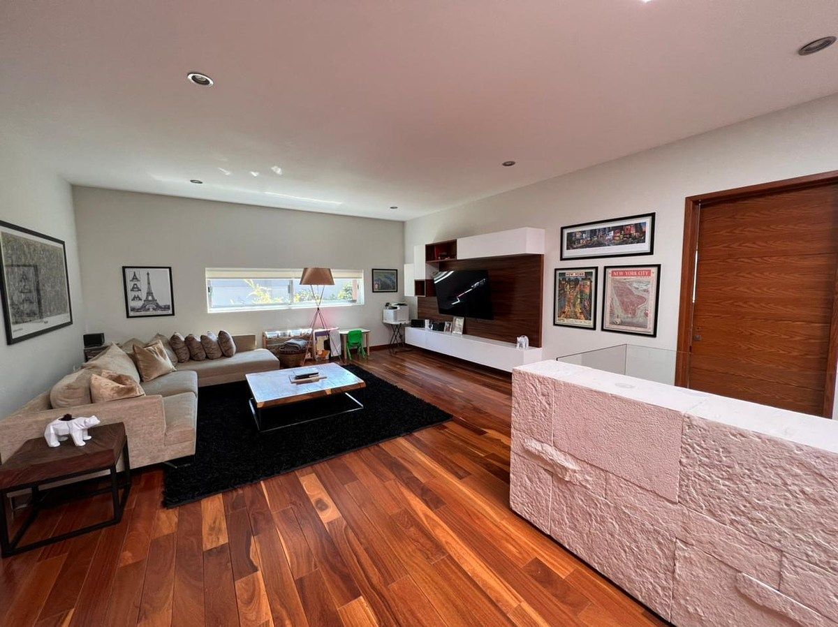 21 of 37: Living room