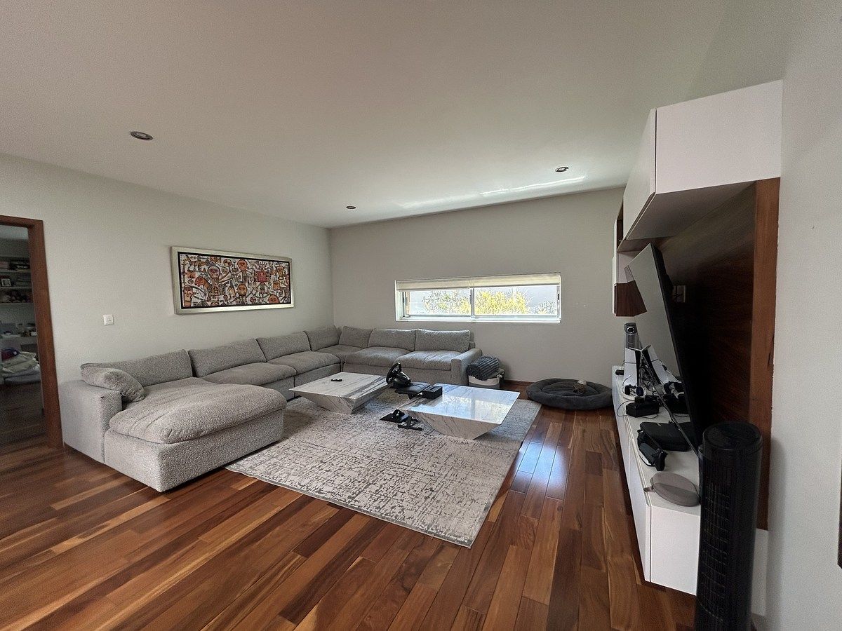 24 of 37: Living room