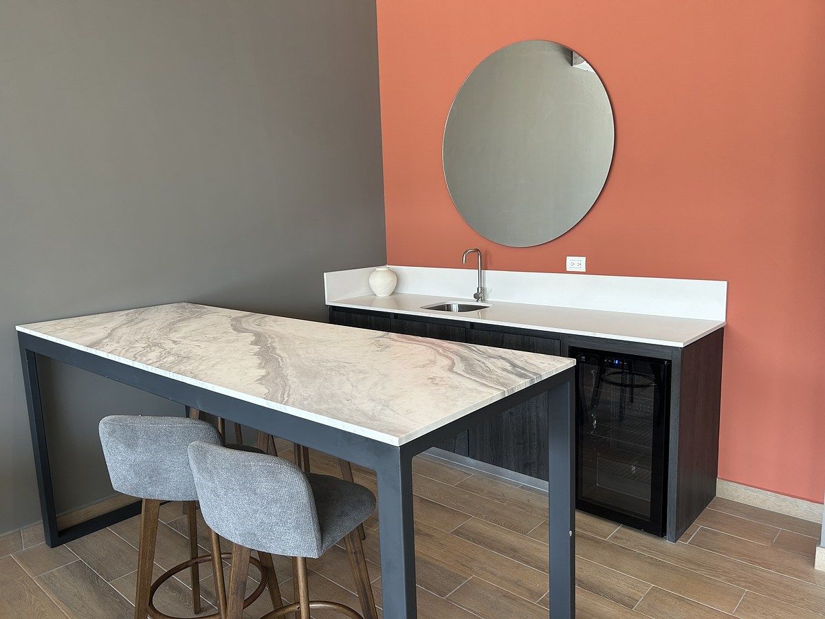 27 de 46: Barr de social room