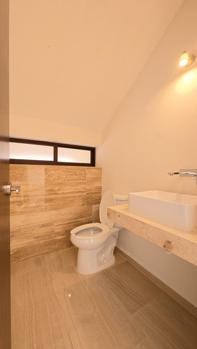 6 de 21: Medio Baño