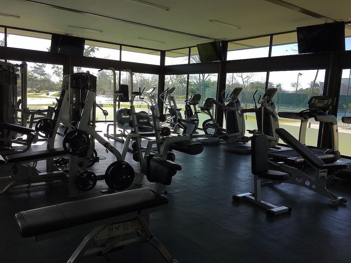 23 of 24: Gimnasio