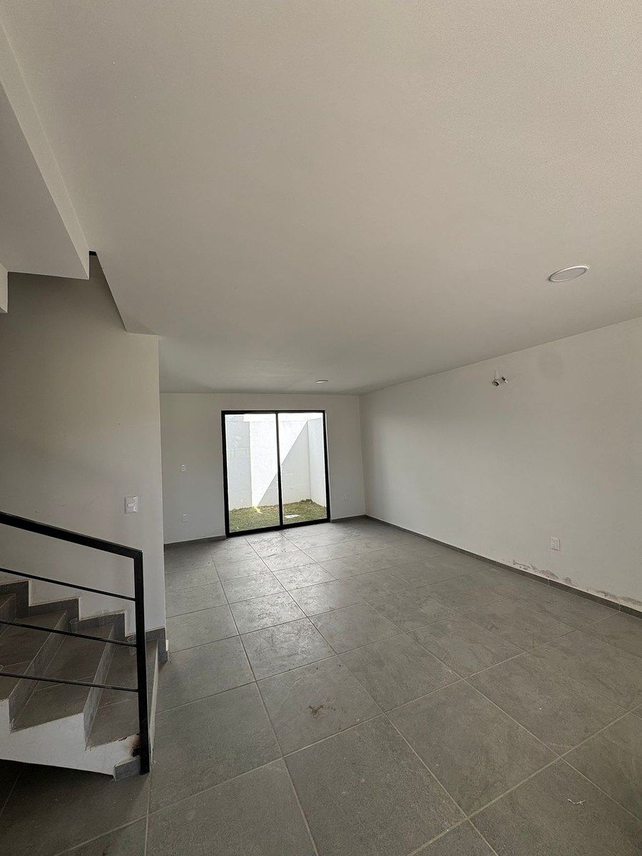 5 of 20: Comedor/Patio trasero.