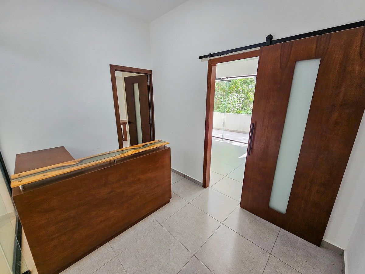 3 de 17: Recepción dentro de oficina