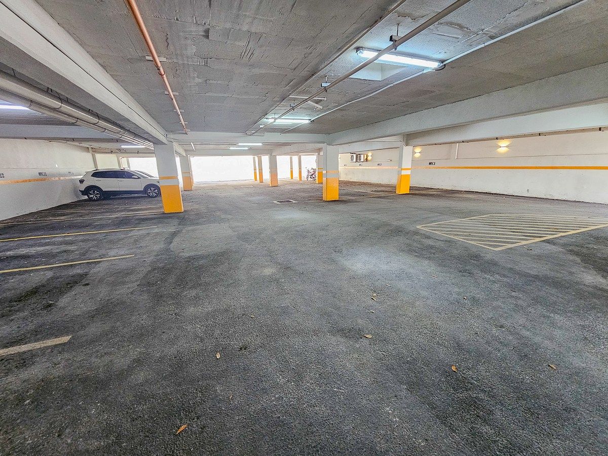 17 de 17: Estacionamiento