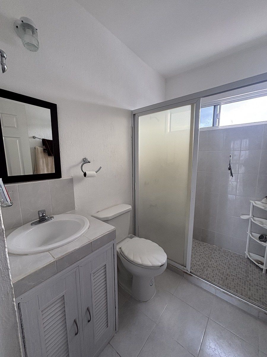 18 de 23: Baño planta alta