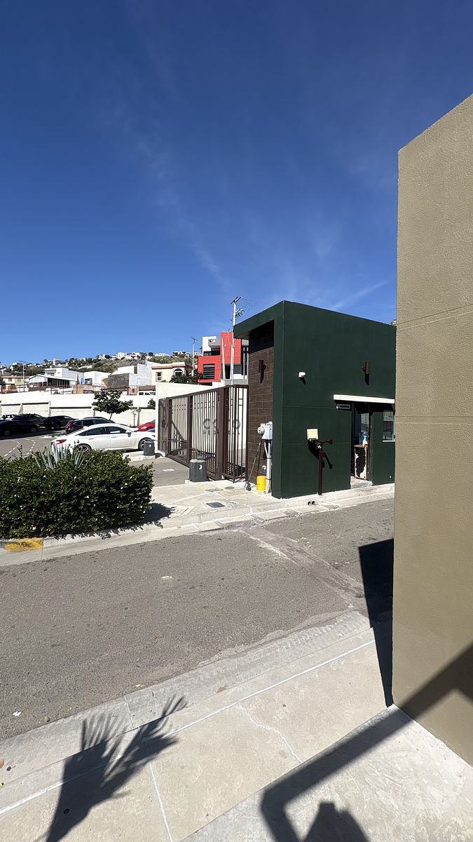 6 de 25: Caseta de seguridad 24hrs