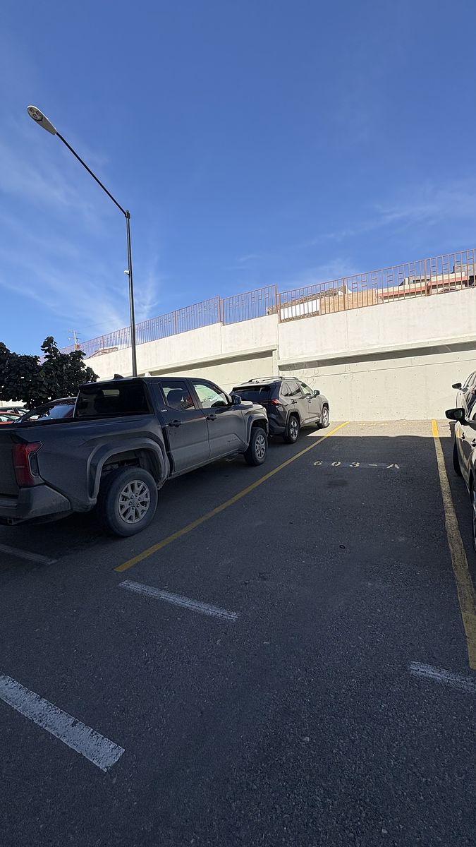9 de 25: Estacionamiento lineal