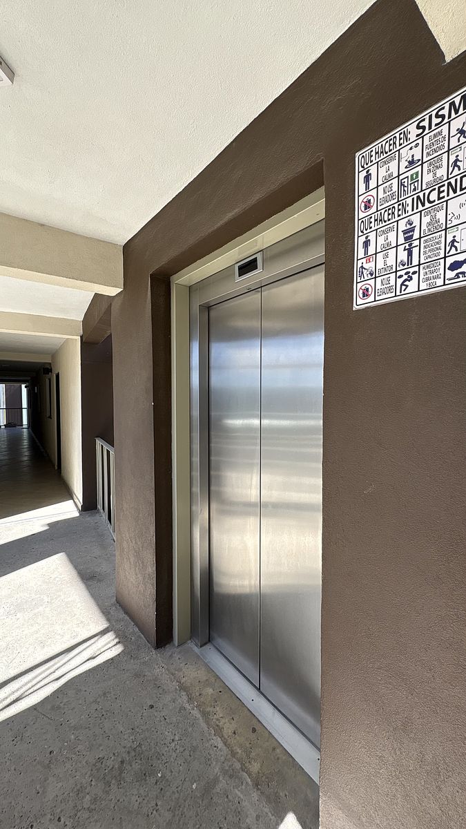8 of 26: Elevador ( 6 pisos totales)