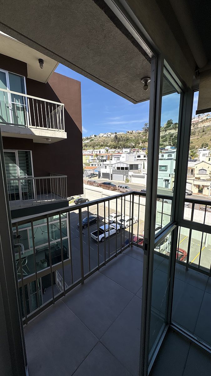 14 de 25: Balcón de sala