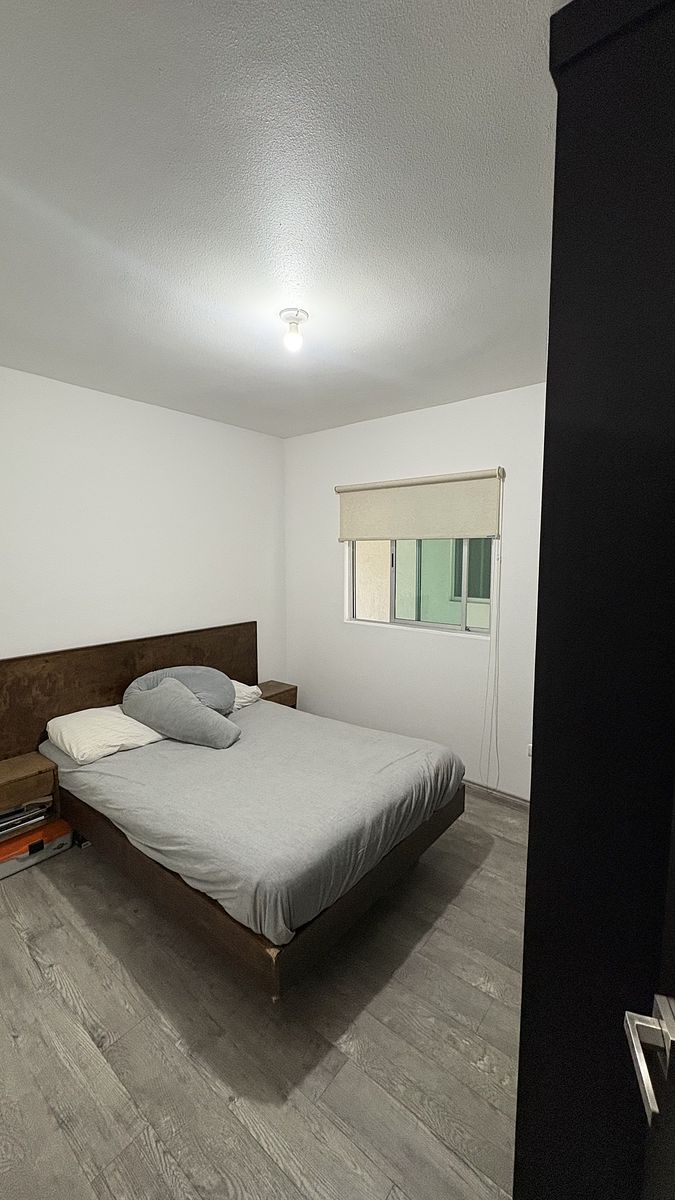 26 of 26: Tercer recámara con closet