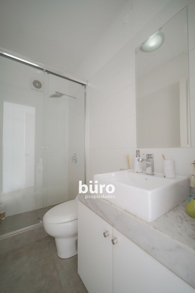 8 de 18: Baño principal