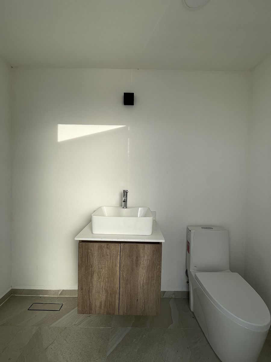 25 de 25: Baño visitas rooftop